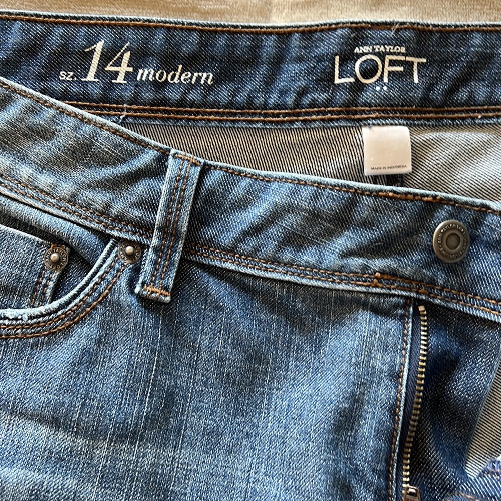 Ann Taylor LOFT 14 modern jeans. - Picture 4 of 5